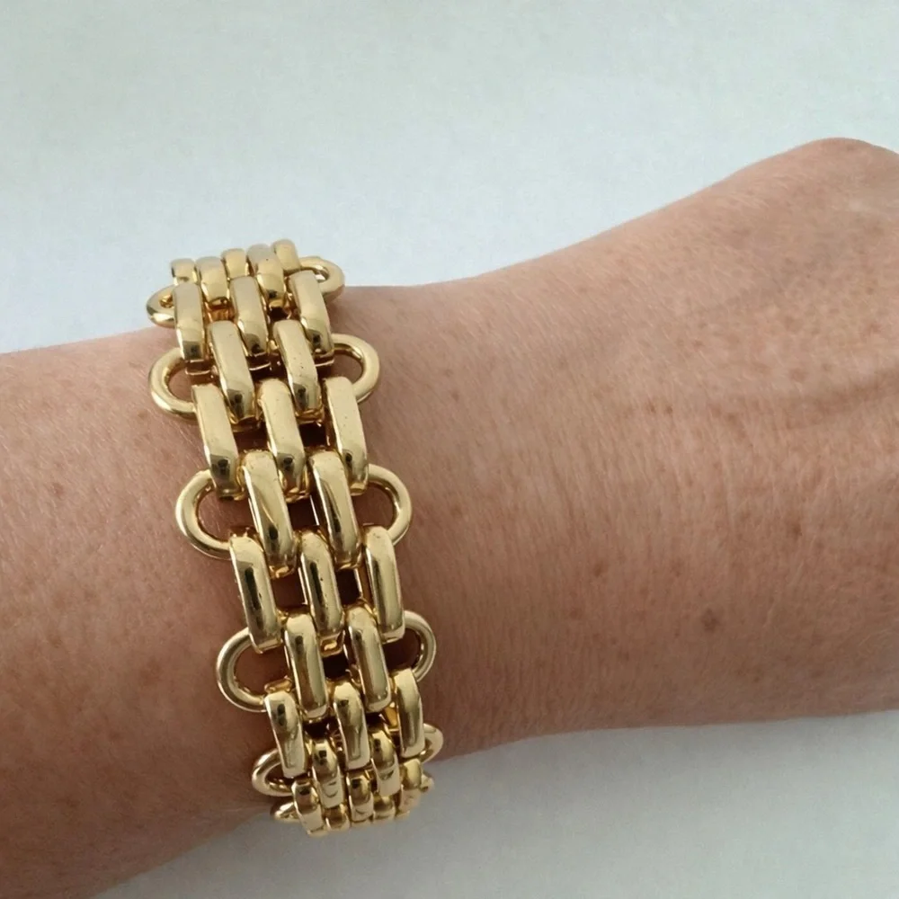 True to form Statement Bracelet Gold Color Link Polished 7.5